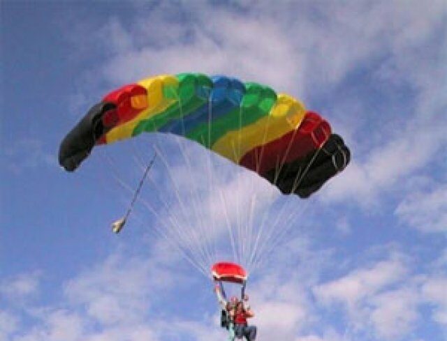 Egy_osztrak_ejtoernyos_zuhant_le_Fertoszentmiklosnal