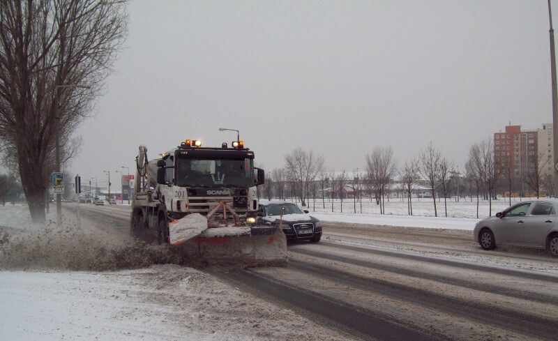 24_geppel_dolgoznak_az_utakon