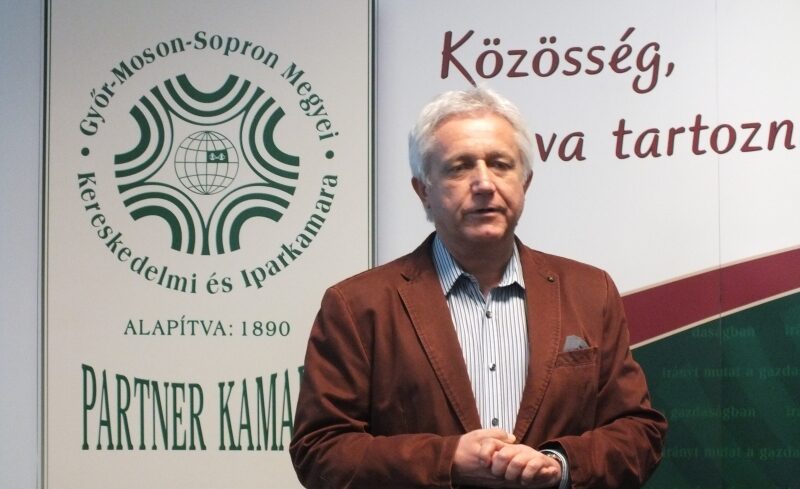 A_Facebookon_a_kamara