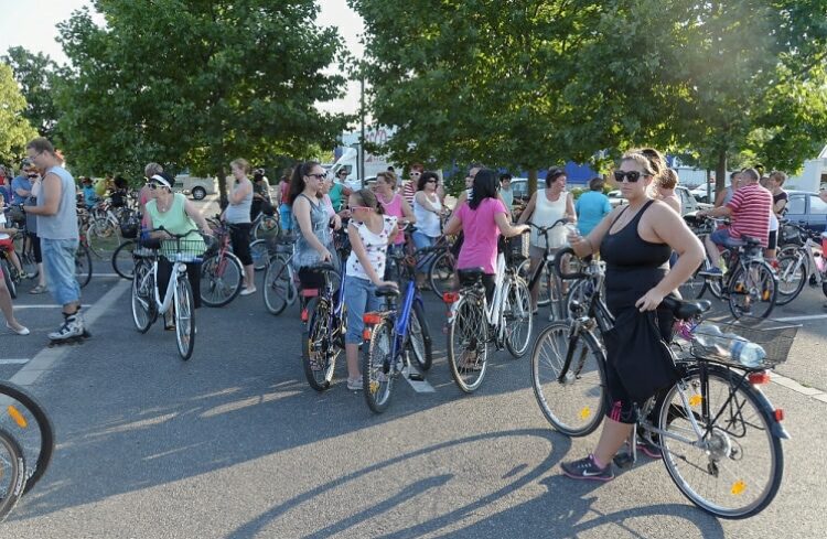 Harmadszor_is_Gurul_a_varos