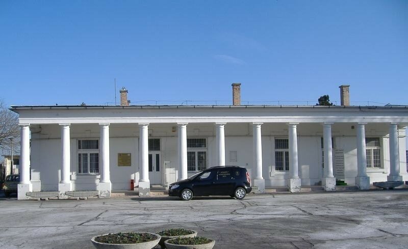 Megszepul_a_regi_ravatalozo