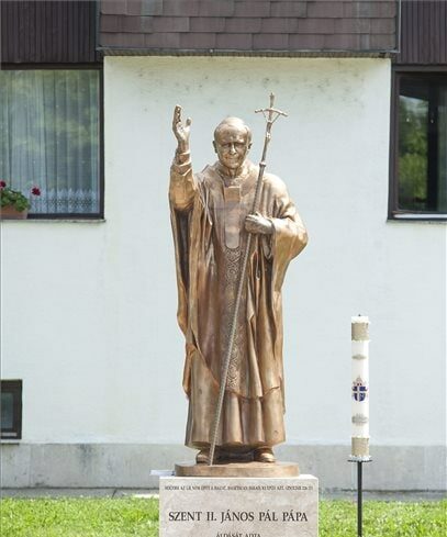 Papst_Johannes_Paul_II__erhielt_Statue