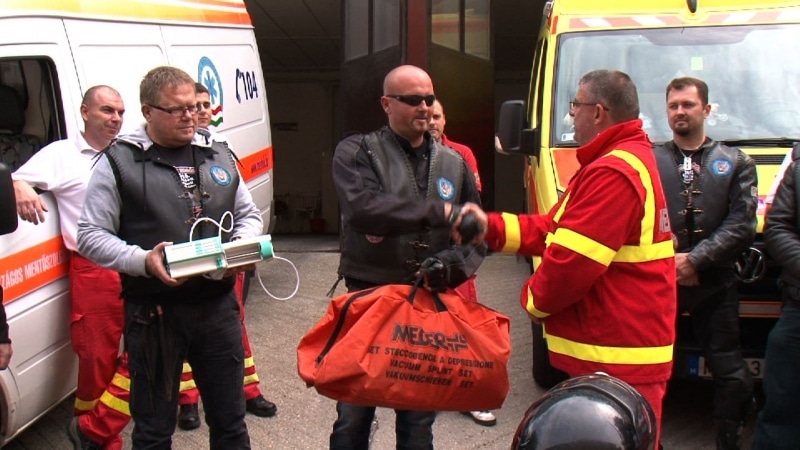 Segitettek_a_motorosok