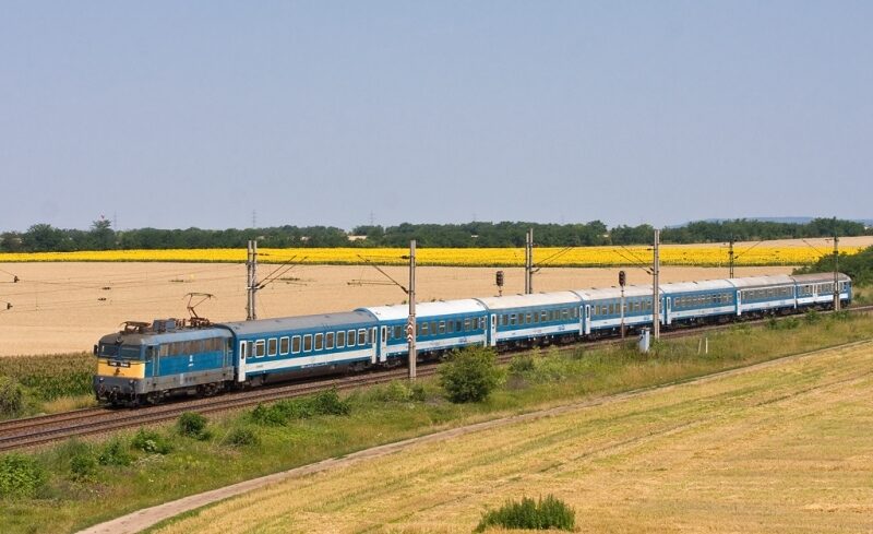 Vonat_es_auto_utkozott