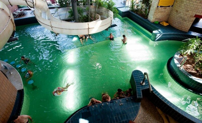 eejszakai_furdozes_a_Raba_Quelle_furdoben