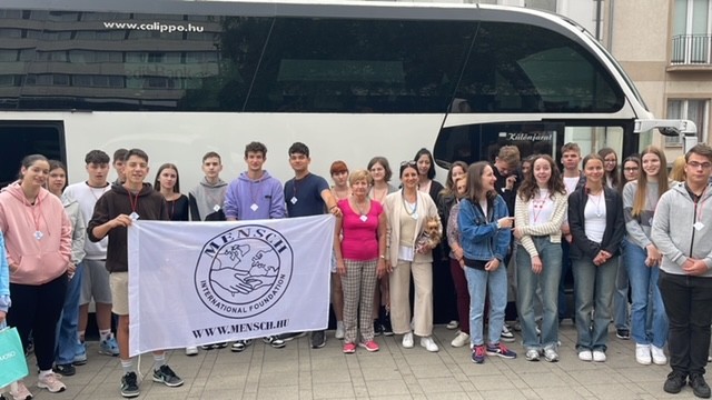 Győri diákok vehetnek részt először a Mensch Alapítvány buszos tanulmányútján