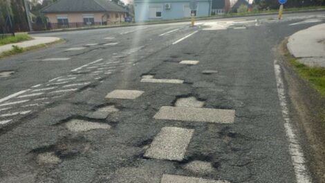 Egy útfelújítás két olvasata