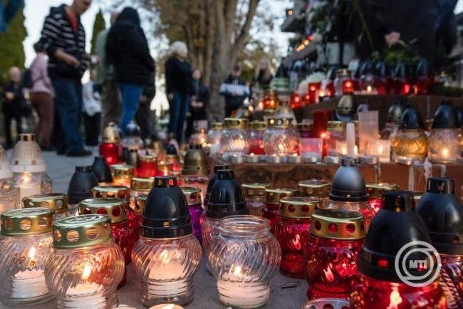 img_Halottak_napja_-_A_rendorseg_iden_is_jelen_lesz_a_temetok_kornyeken