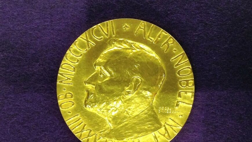 img_Krasznaihorkai_Laszlo_kapta_az_irodalmi_Nobel-dijat-3