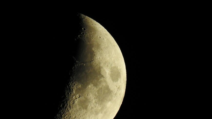 img_LunaGrid__a_Hold_elso_villanyszolgaltatoja-7