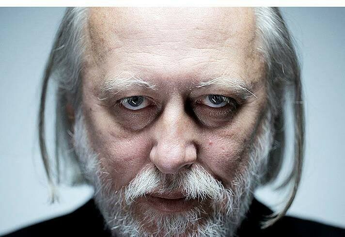 img_Nobel-dij_-_A_Werckmeister_harmoniak_vetitesevel_tiszteleg_Krasznahorkai_Laszlo_elott_a_Budapest_Film-2