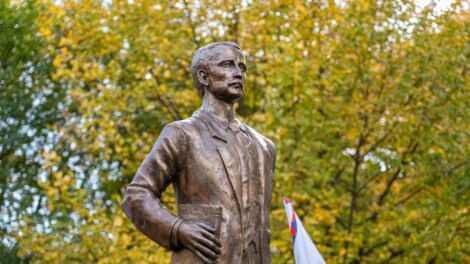 Szobor őrzi Tihanyi Árpád emlékét