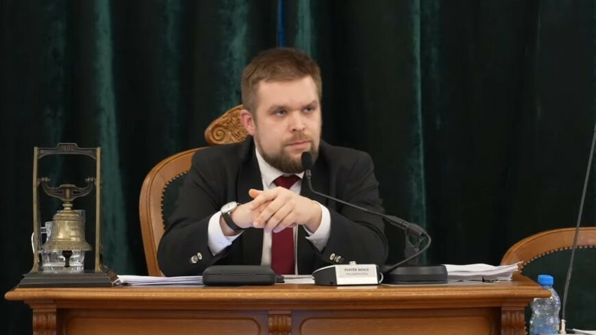 img_A_lakaskerdest_mindket_oldal_maskepp_latja-3