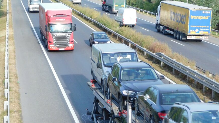 img_December_1-tol_mar_csak_a_NuSZ-nal_lehet_idei_eves_orszagos_autopalya-matricat_venni-1