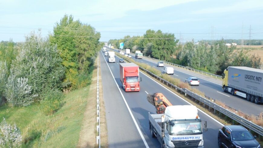 img_Harom_kamion_utkozott_a_sztradan