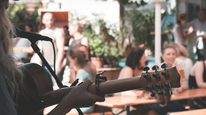 img_Hobbizenekarok__utcazeneszek__zeneiskolak_-1