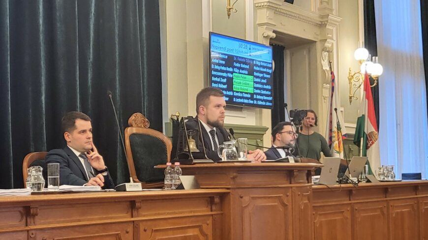 img_Huszonkilenc_napirendi_pontot_targyalnak_csutortokon-2