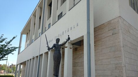 Késsel támadt volt élettársára, 8 évet kapott