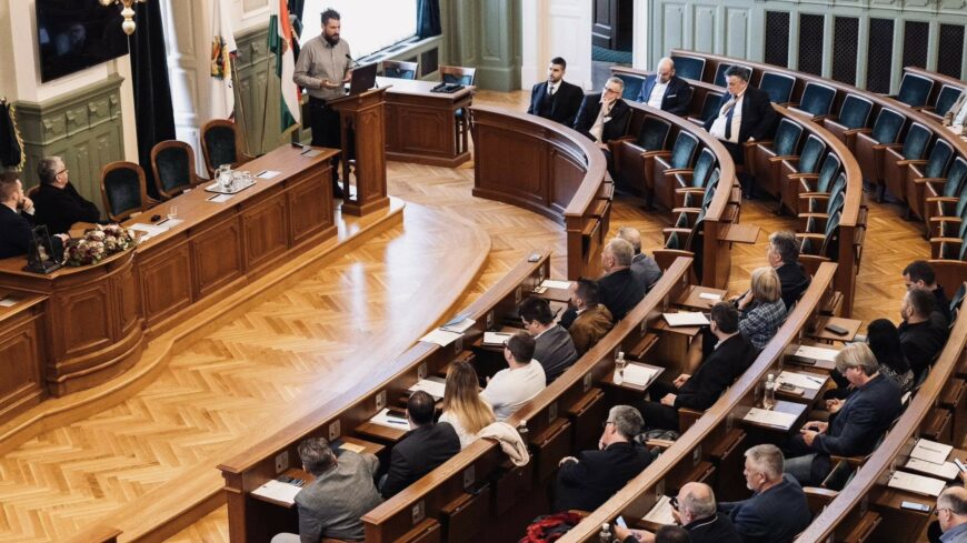 img_Kozmeghallgatas_lesz_csutortok_delutan-2