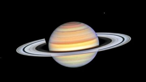 Pengevékony egyenesként fog látszódni a Szaturnusz gyűrűrendszere