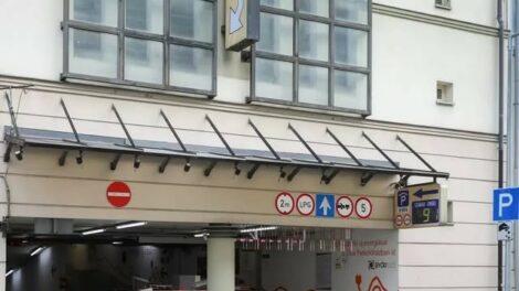 Szerdától csak a bérletesek használhatják a Jókai parkolóházat