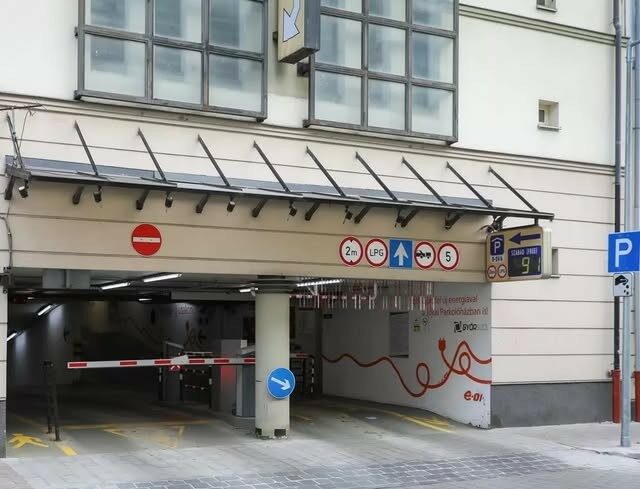 img_Szerdatol_csak_a_berletesek_hasznalhatjak_a_Jokai_parkolohazat