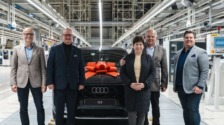 img_atadtak_az_elso_hazai_vasarlonak_az_uj_Audi_Q3-at-1