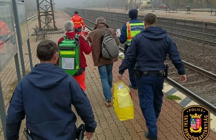 img_eletmentes_a_vasutallomason-1