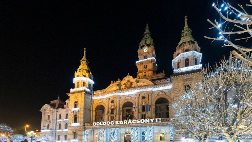 img_igy_gyulnak_fel_a_karacsonyi_fenyek_Gyorben