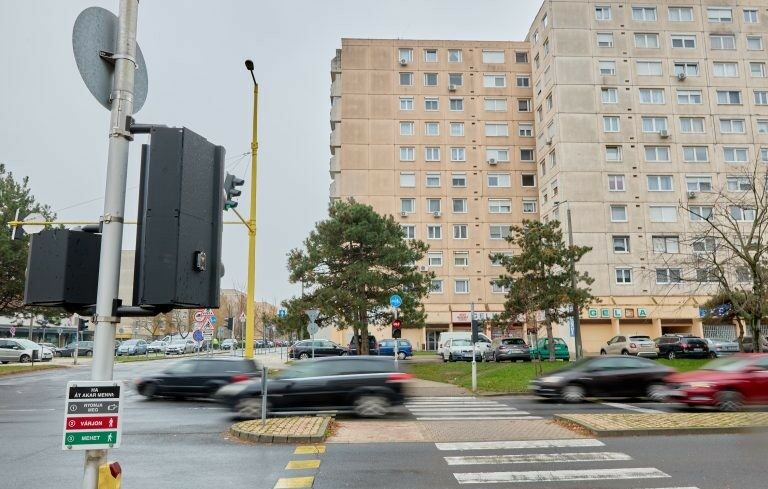 img_ujabb_tiz_helyen_kattog_a_lampa-1