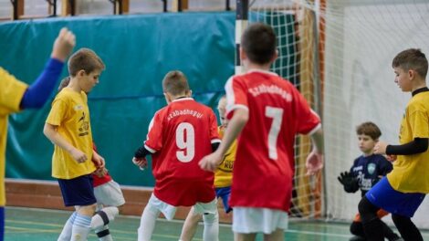 A ménfőcsanaki iskolások nyerték a focikupát