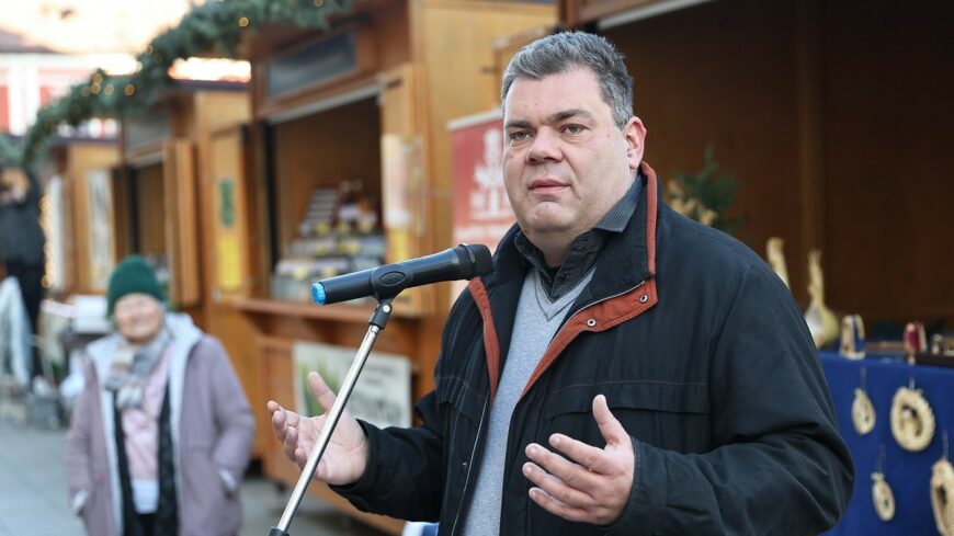 img_Borsi_Robert_reagalt_Toth_Peter_posztjara___A_kabinetfonok_beismerte_erintettseget_az_ugyben_-1