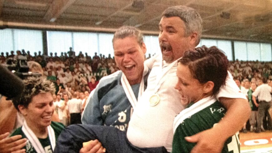 img_Gorbicz_meghato_bucsuja__gyertyagyujtas_Roth_Kalman_emlekenek