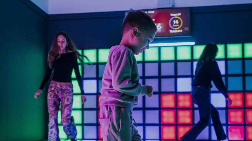 img_Karacsonyra_valami_kulonlegeset__Ajandekozzon_interaktiv_LED_jatekelmenyt_