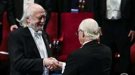 Krasznahorkai László átvette az irodalmi Nobel-díjat