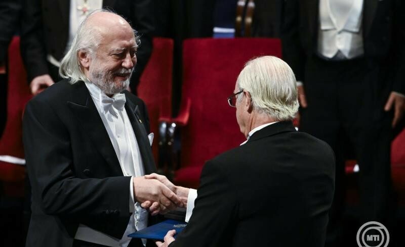 img_Krasznahorkai_Laszlo_atvette_az_irodalmi_Nobel-dijat