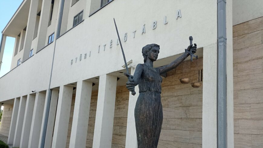 img_Nem_akart_kikoltozni__robbantassal_fenyegetozott-1