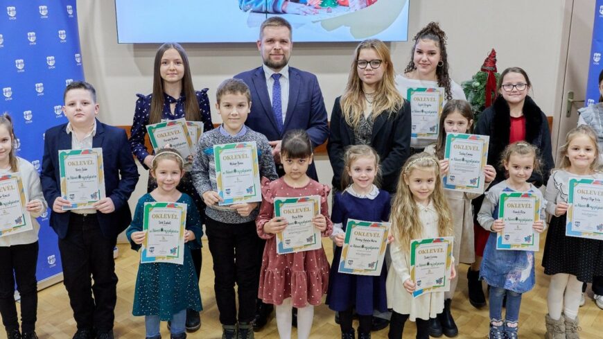 img_Tobb_mint_370_alkotas_erkezett_az_adventi_rajzpalyazatra___adtak_at_a_dijakat