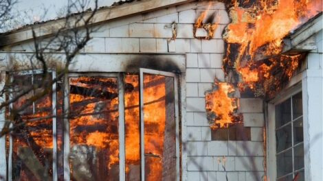 Tragédiák és mentések szentestén: országszerte 179 riasztás érkezett a tűzoltókhoz