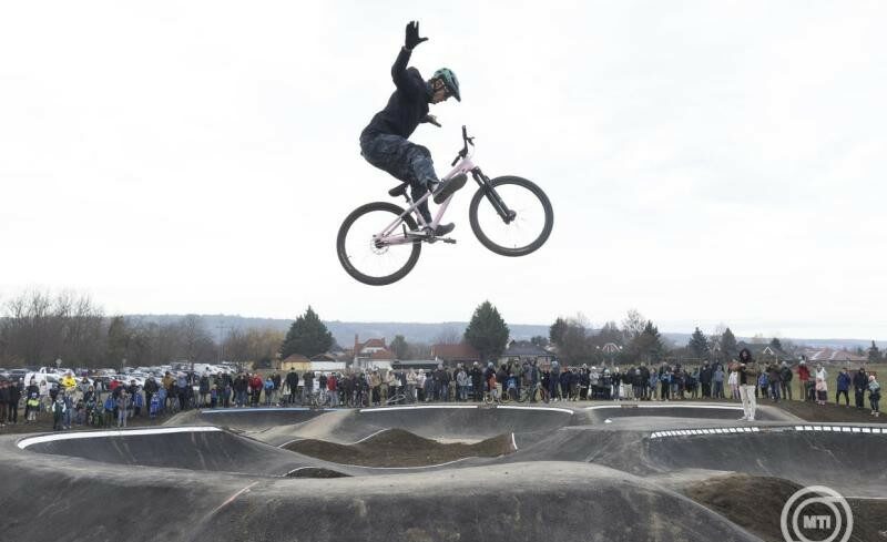 img_atadtak_a_leghosszabb_pumpapalyat-1