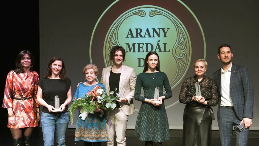 img_atadtak_az_Arany_Medal-dijat