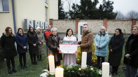 Ég a láng a remény adventi gyertyáján