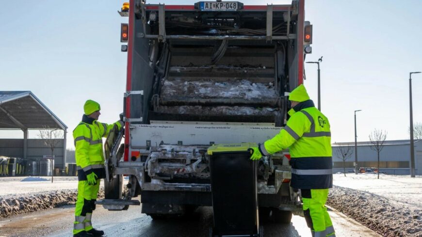 img_A_kukasautok_most_is_erkeznek_a_kukak_uritesere-4