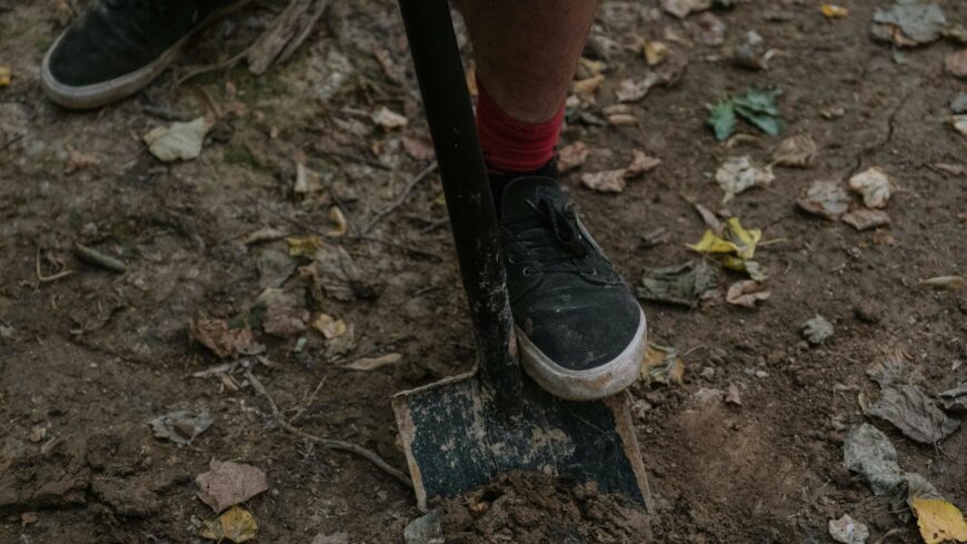 img_Foldet_tomott_a_no_szajaba_es_megasatta_vele_a_sajat_sirjat