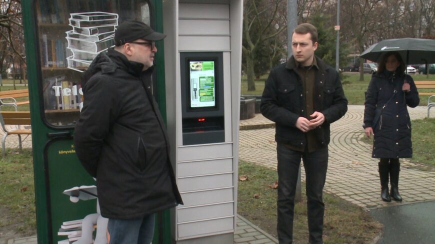 img_Konyvet_automatabol_mar_Adyvarosban_is-1