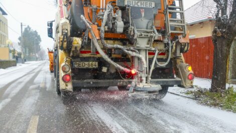 Megkezdte a síkosságmentesítést a Győr-Szol