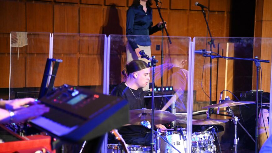 img_Mesterre_valhatnak_a_konnyuzeneszek