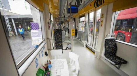 Száz modern villamos már szolgálatban Budapesten