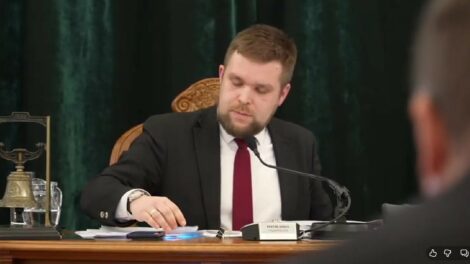 Teljesen szétzilálta a kormányzó frakció a napirendet