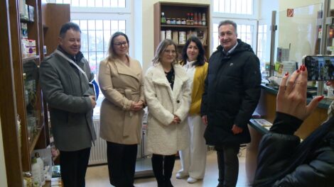 Bioboltban nyitottak postapontot Nagybajcson